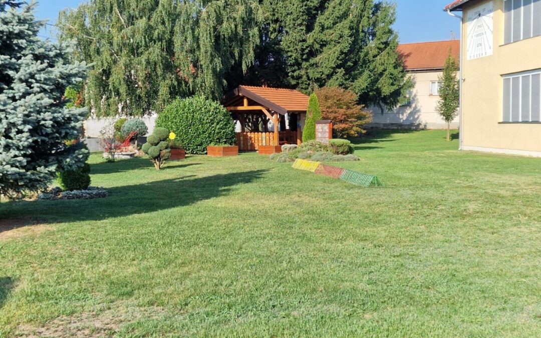 Vrijedne ruke našeg osoblja pripremile okoliš i školu za početak nastavne godine