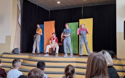 Učenici razredne nastave uživali u veseloj i poučnoj kazališnoj predstavi Umišljena mišica